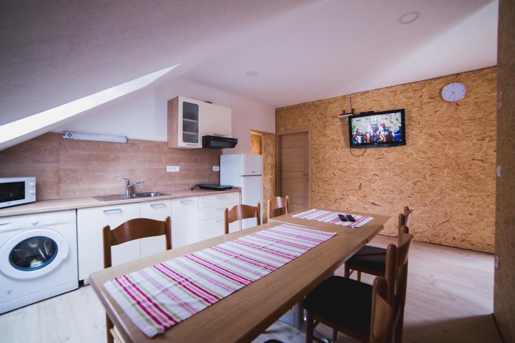 Apartments Pri Bostjanovcu Gorenja Vas  Εξωτερικό φωτογραφία