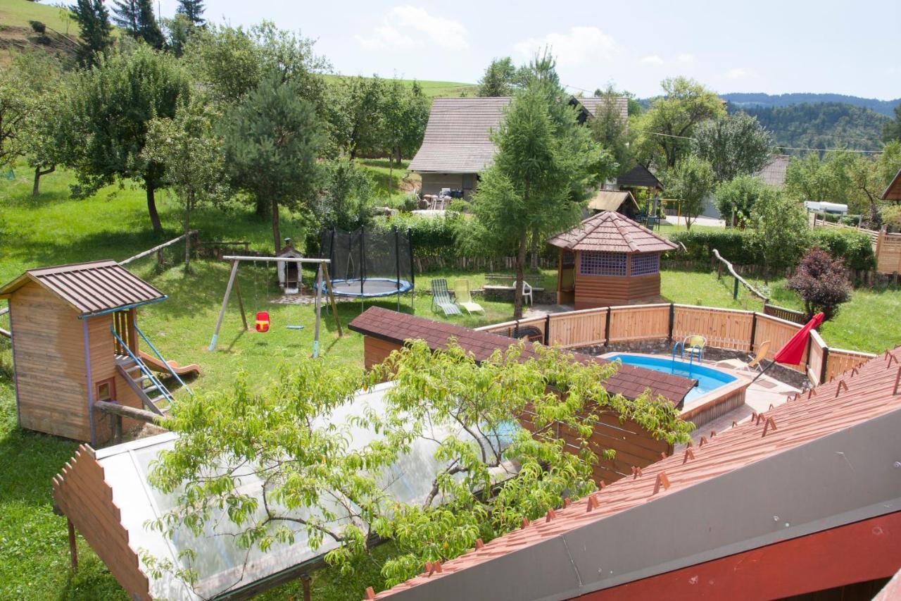 Apartments Pri Bostjanovcu Gorenja Vas  Εξωτερικό φωτογραφία